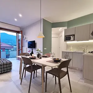https://condominio-castellaro-a.hotelitalianriviera.com