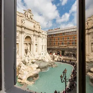 Unique View Trevi Fountain , Roma Italia