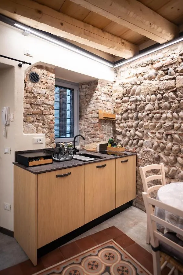 Becket Verona Flat