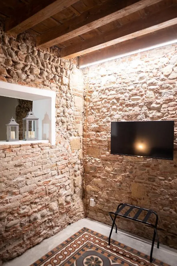Becket Verona Flat